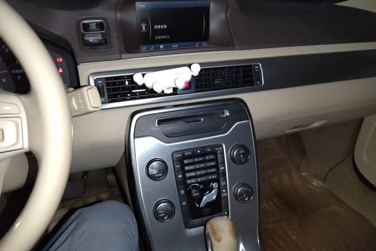 Used Volvo S80L 2012 2.0T T5 Luxury Edition Audio And AC Panel