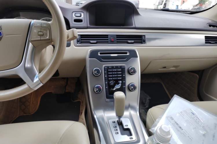 Used Volvo S80L 2012 2.0T T5 Luxury Edition Audio And AC Panel