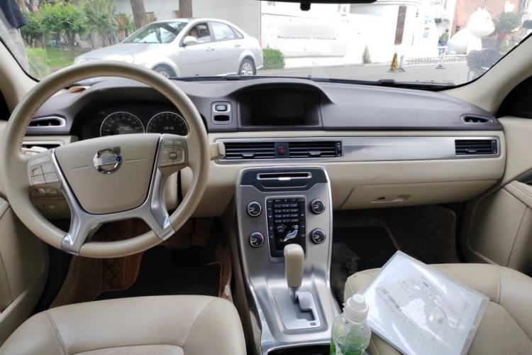Used Volvo S80L 2012 2.0T T5 Luxury Edition Center Console