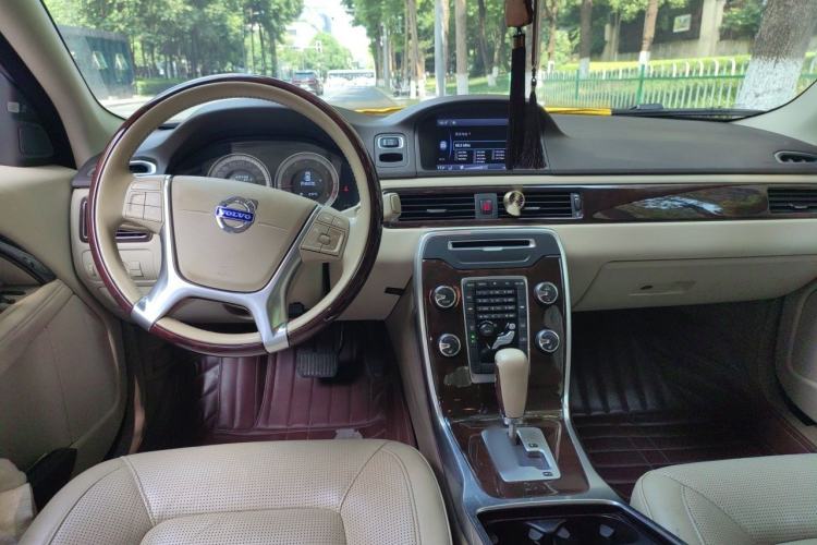 Used Volvo S80L 2012 2.0T T5 Luxury Edition Center Console