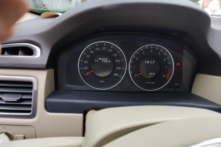 Used Volvo S80L 2012 2.0T T5 Luxury Edition Odometer Close Up