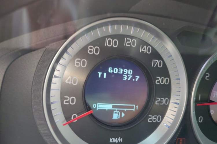 Used Volvo S80L 2012 2.0T T5 Luxury Edition Odometer Close Up