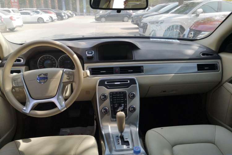 Used Volvo S80L 2012 2.0T T5 Luxury Edition Center Console