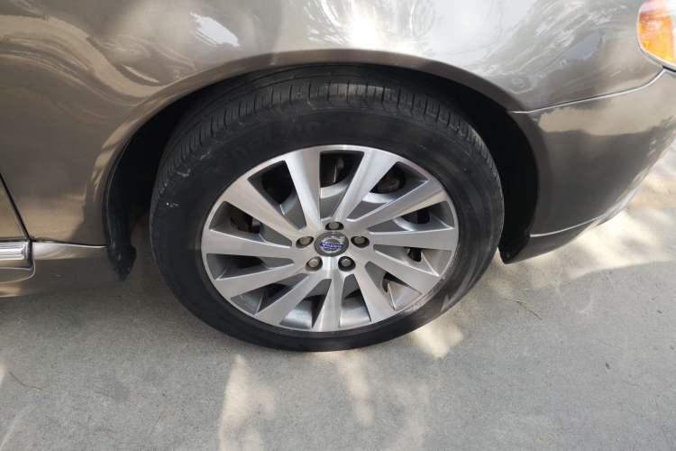 Used Volvo S80L 2012 2.0T T5 Luxury Edition Right Front Wheel Hub