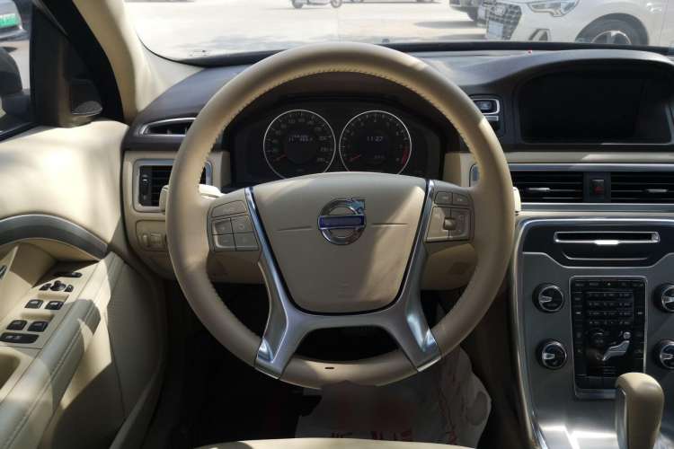 Used Volvo S80L 2012 2.0T T5 Luxury Edition Steering Wheel