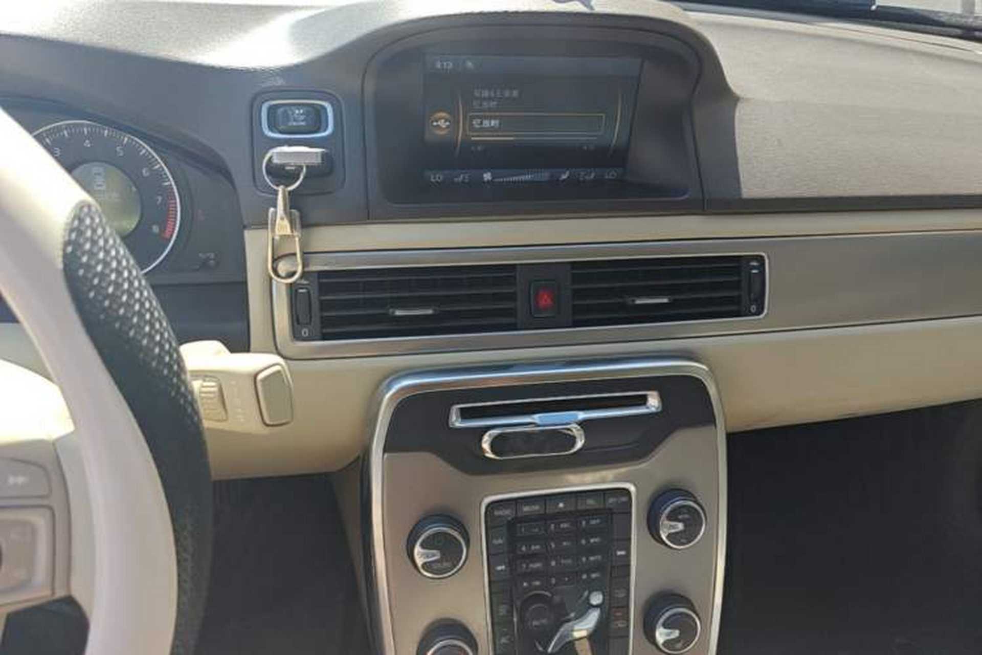 Used Volvo S80L 2012 2.0T T5 Luxury Edition Audio And AC Panel