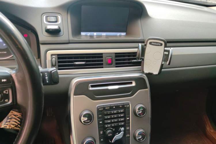 Used Volvo S80L 2012 2.0T T5 Luxury Edition Audio And AC Panel