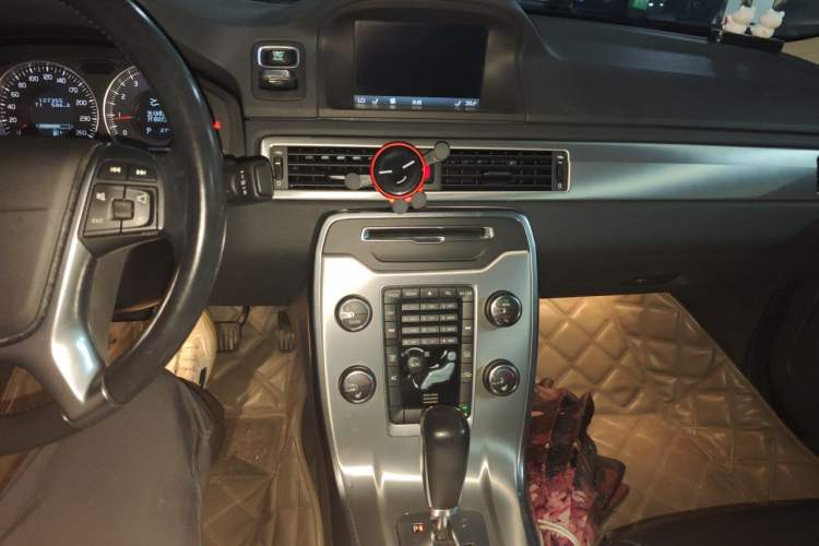 Used Volvo S80L 2012 2.0T T5 Luxury Edition Audio And AC Panel