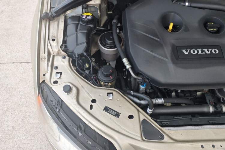 Used Volvo S80L 2012 2.0T ZhiShang Version Engine Bay Right