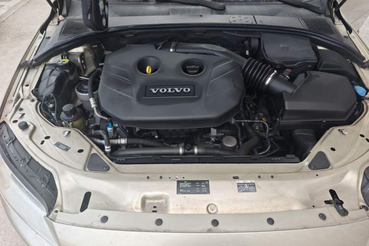 Used Volvo S80L 2012 2.0T ZhiShang Version Engine Bay