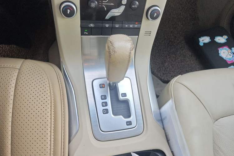 Used Volvo S80L 2012 2.0T ZhiShang Version Gear Lever