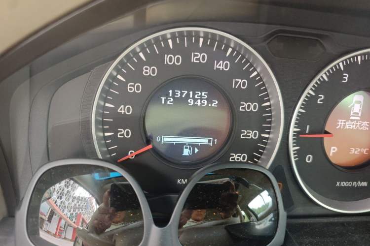 Used Volvo S80L 2012 2.0T ZhiShang Version Odometer Close Up