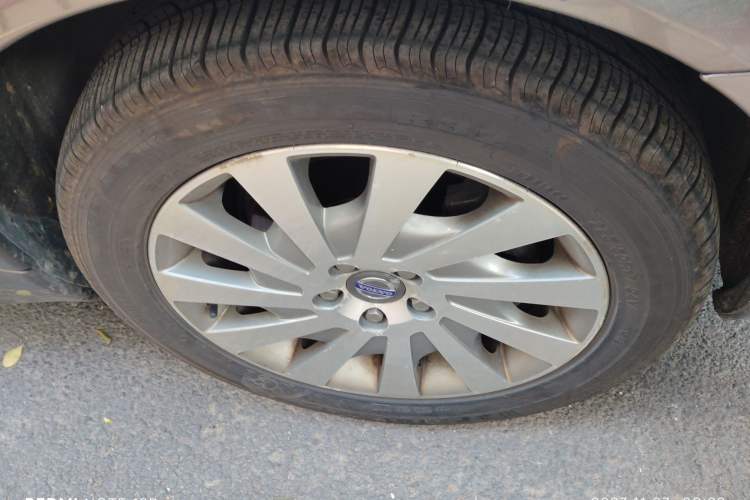 Used Volvo S80L 2012 2.0T T5 Luxury Edition Right Front Wheel Hub
