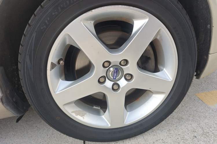 Used Volvo S80L 2012 2.0T ZhiShang Version Right Front Wheel Hub