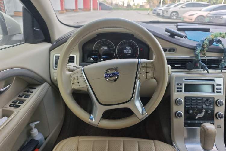 Used Volvo S80L 2012 2.0T ZhiShang Version Steering Wheel