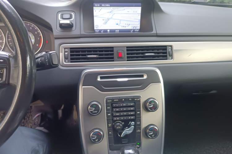 Used Volvo S80L 2012 2.0T T5 Luxury Edition Audio And AC Panel