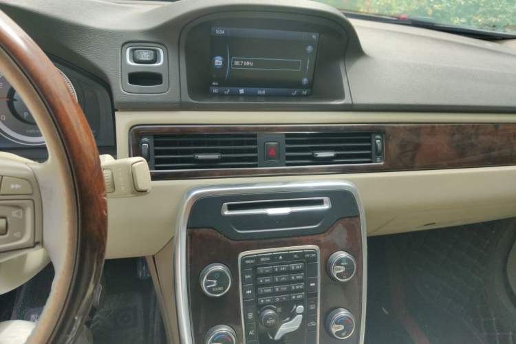 Used Volvo S80L 2012 2.0T T5 Luxury Edition Audio And AC Panel