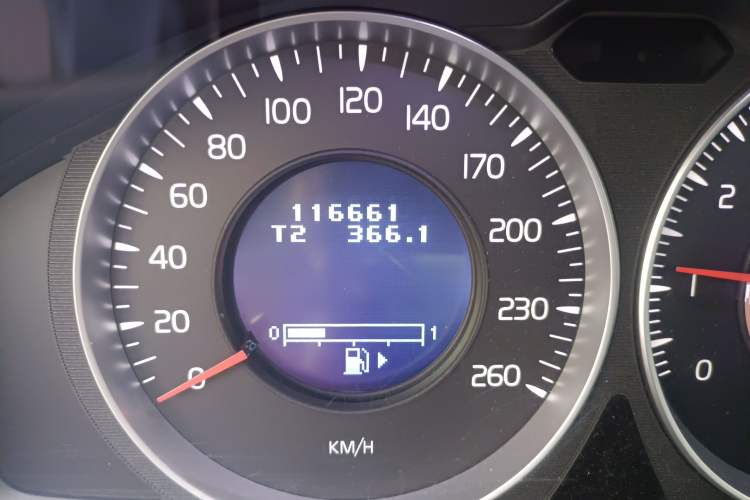 Used Volvo S80L 2012 2.0T T5 Luxury Edition Odometer Close Up