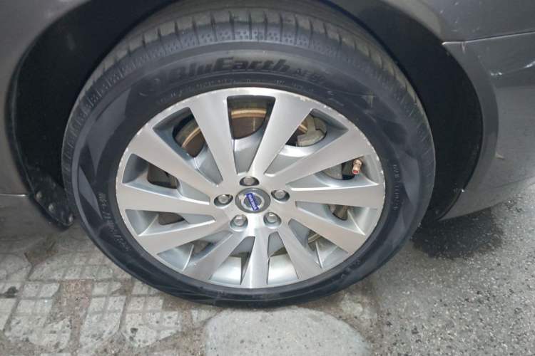 Used Volvo S80L 2012 2.0T T5 Luxury Edition Right Front Wheel Hub