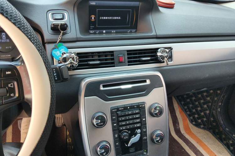 Used Volvo S80L 2012 2.0T T5 Luxury Edition Audio And AC Panel