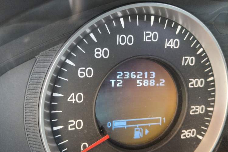 Used Volvo S80L 2012 2.0T T5 Luxury Edition Odometer Close Up
