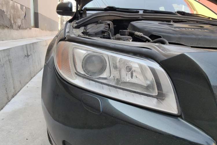 Used Volvo S80L 2012 2.0T T5 Luxury Edition Right Front Headlight