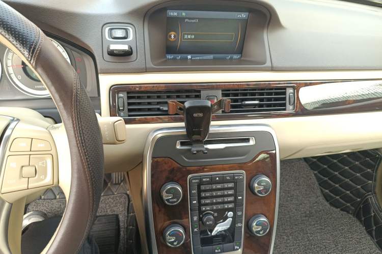 Used Volvo S80L 2012 2.0T T5 Luxury Edition Audio And AC Panel