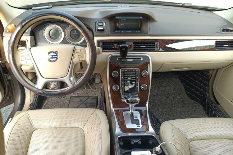 Used Volvo S80L 2012 2.0T T5 Luxury Edition Center Console
