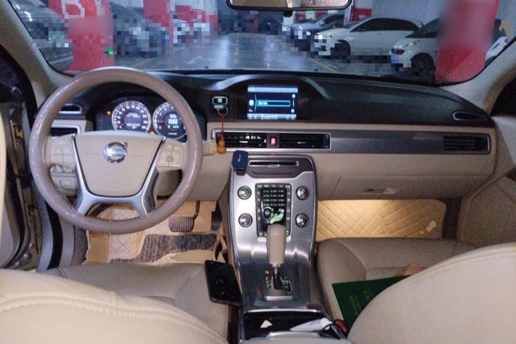 Used Volvo S80L 2012 2.0T T5 Luxury Edition Center Console