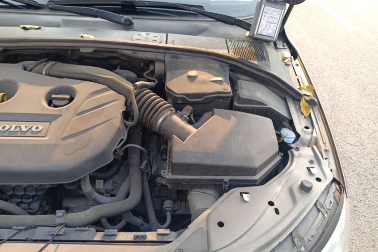 Used Volvo S80L 2012 2.0T T5 Luxury Edition Engine Bay Left