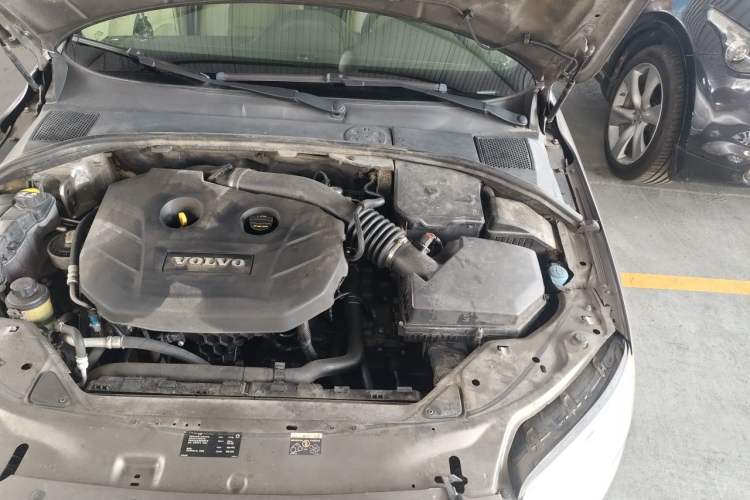 Used Volvo S80L 2012 2.0T ZhiShang Version Engine Bay Left
