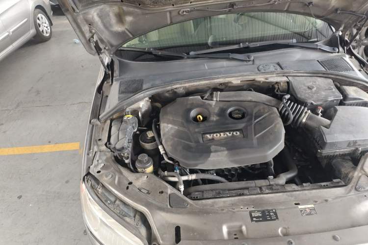 Used Volvo S80L 2012 2.0T ZhiShang Version Engine Bay Right