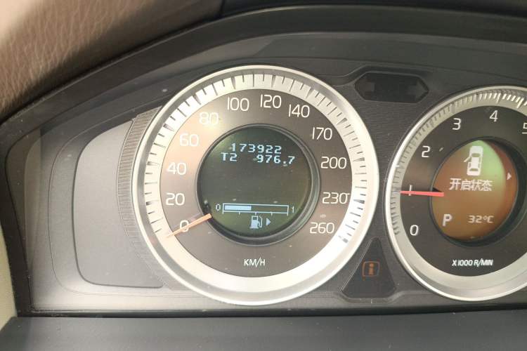 Used Volvo S80L 2012 2.0T T5 Luxury Edition Odometer Close Up