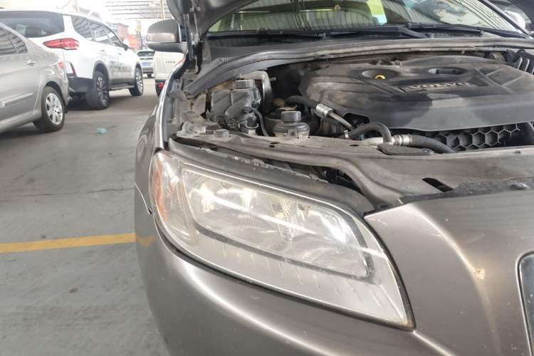 Used Volvo S80L 2012 2.0T ZhiShang Version Right Front Headlight