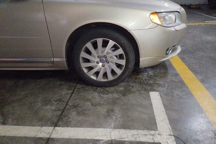 Used Volvo S80L 2012 2.0T T5 Luxury Edition Right Front Wheel Hub