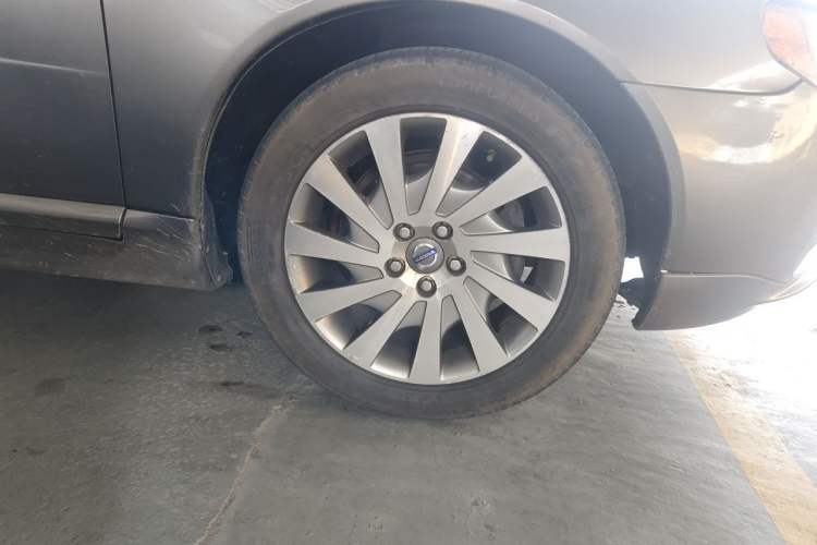 Used Volvo S80L 2012 2.0T ZhiShang Version Right Front Wheel Hub