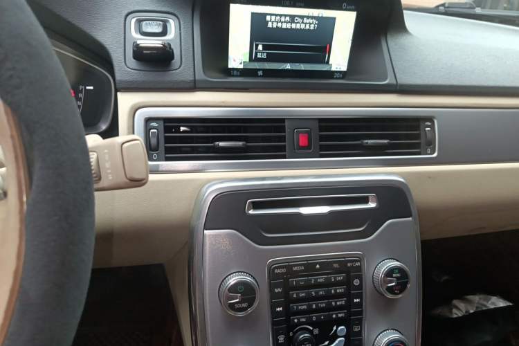 Used Volvo S80L 2014 2.0T T5 Intelligent Luxury Edition Audio And AC Panel
