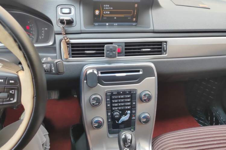 Used Volvo S80L 2014 2.0T T5 Intelligent Luxury Edition Audio And AC Panel