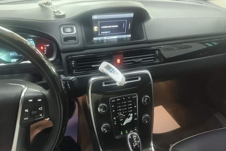 Used Volvo S80L 2014 2.0T T5 Luxury Executive Edition Audio And AC Panel