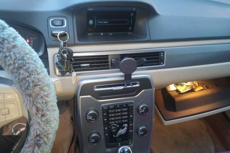 Used Volvo S80L 2014 2.0T T5 Intelligent Luxury Edition Audio And AC Panel