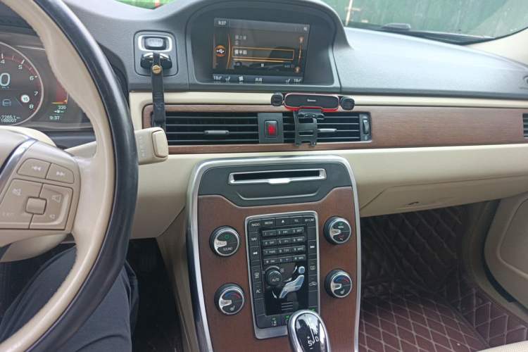 Used Volvo S80L 2014 2.0T T5 Smart Luxury Edition Audio And AC Panel