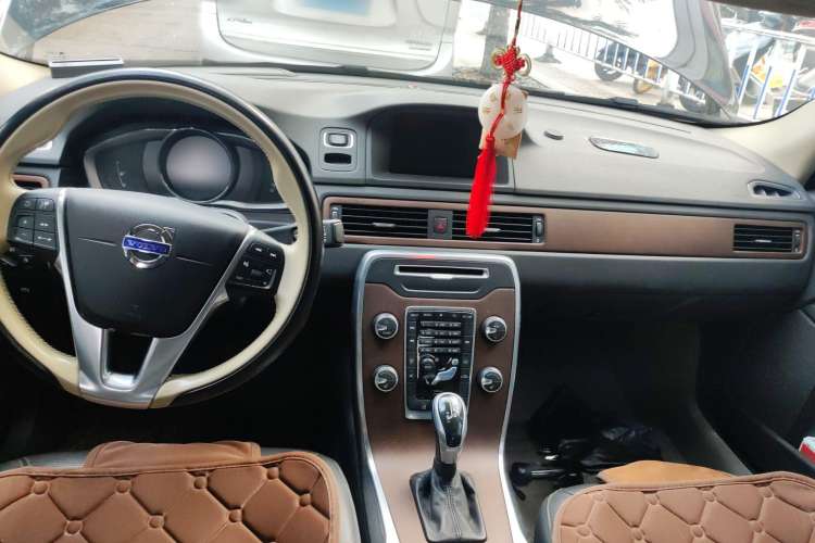 Used Volvo S80L 2014 2.0T T5 Smart Luxury Edition Center Console