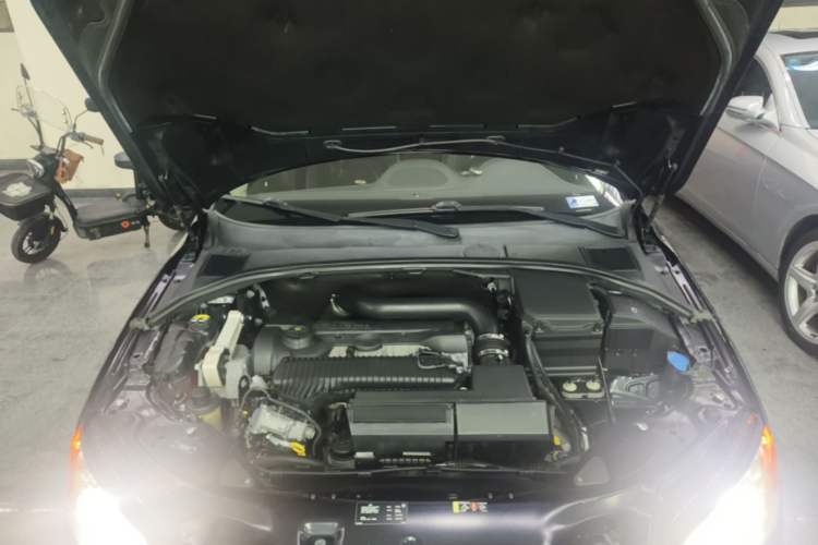 Used Volvo S80L 2014 2.0T T5 Luxury Executive Edition Engine Bay