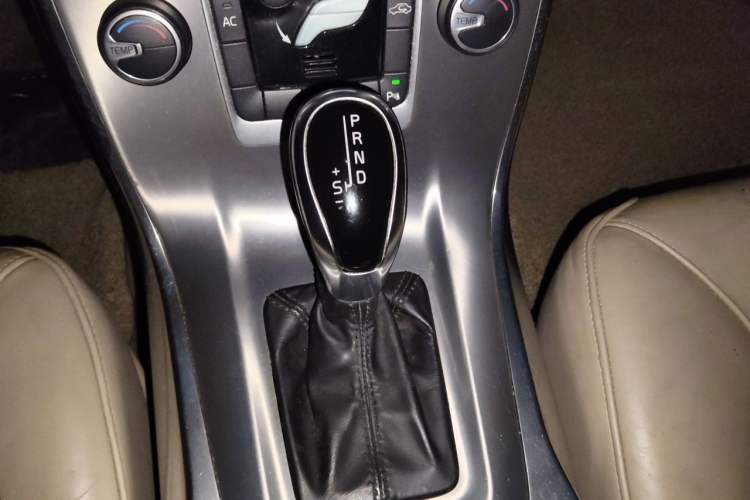 Used Volvo S80L 2014 2.0T T5 Intelligent Luxury Edition Gear Lever