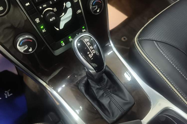 Used Volvo S80L 2014 2.0T T5 Luxury Executive Edition Gear Lever