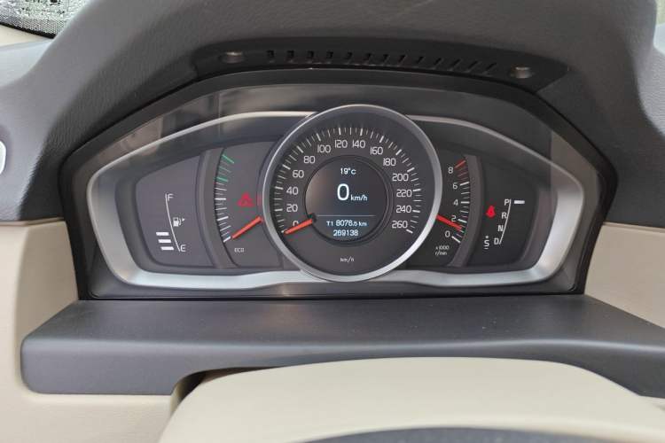 Used Volvo S80L 2014 2.0T T5 Intelligent Luxury Edition Instrument Cluster