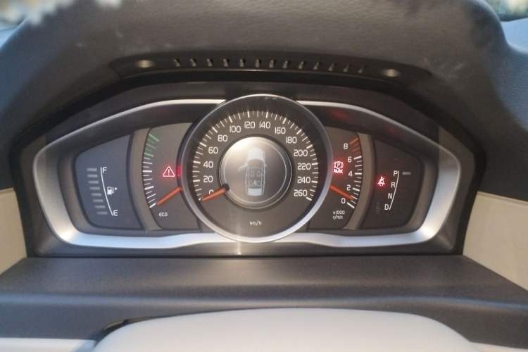 Used Volvo S80L 2014 2.0T T5 Intelligent Luxury Edition Instrument Cluster