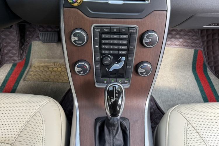Used Volvo S80L 2014 2.0T T5 Smart Luxury Edition Interior 4