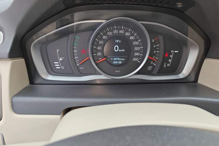 Used Volvo S80L 2014 2.0T T5 Intelligent Luxury Edition Odometer Close Up