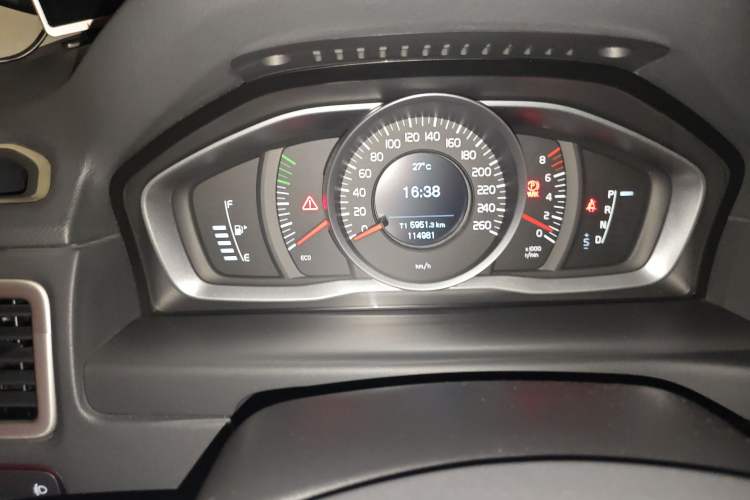 Used Volvo S80L 2014 2.0T T5 Intelligent Luxury Edition Odometer Close Up